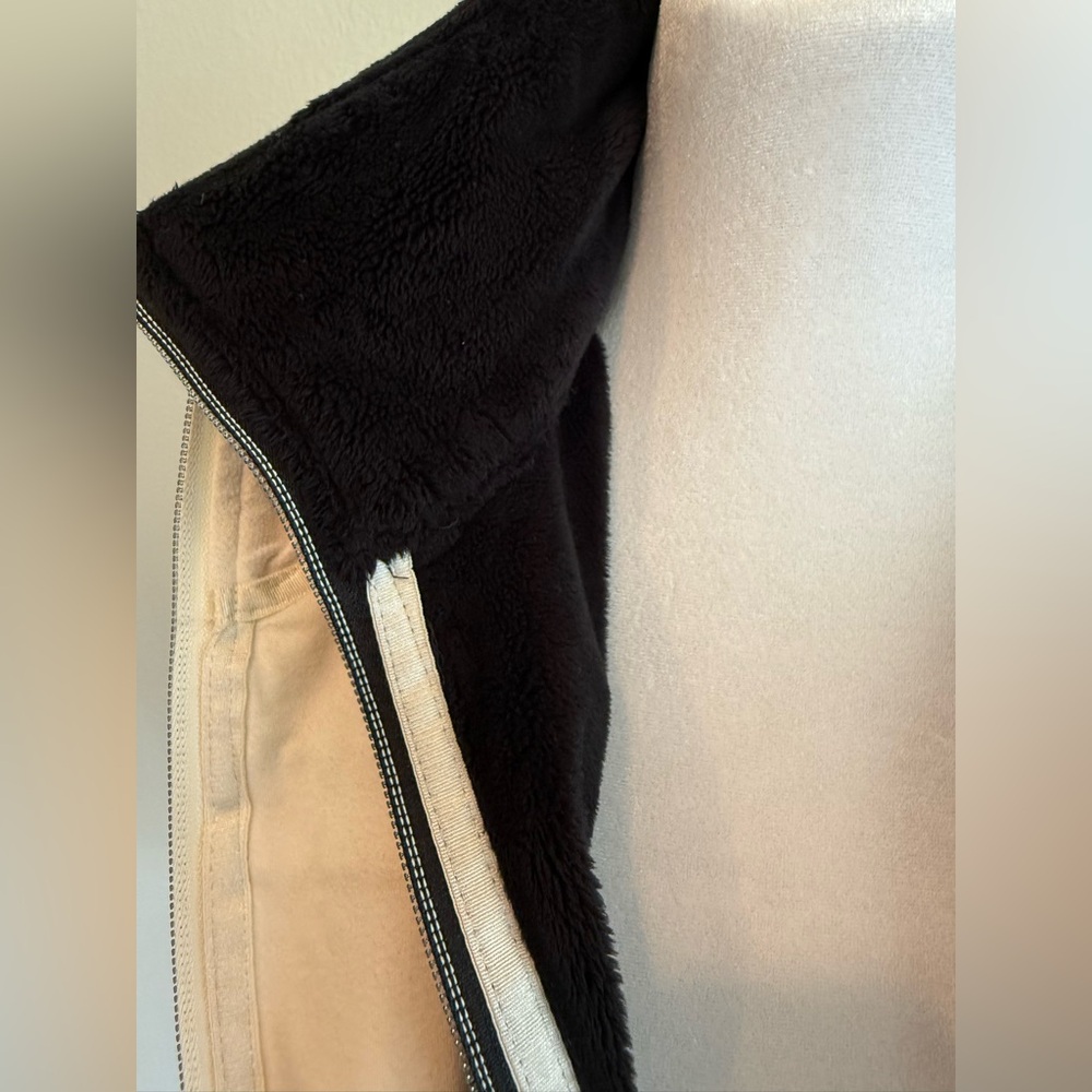 Lululemon Jacket - Picture 11 of 16